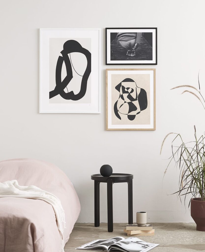 Artsy bedroom | Via theposterclub.com