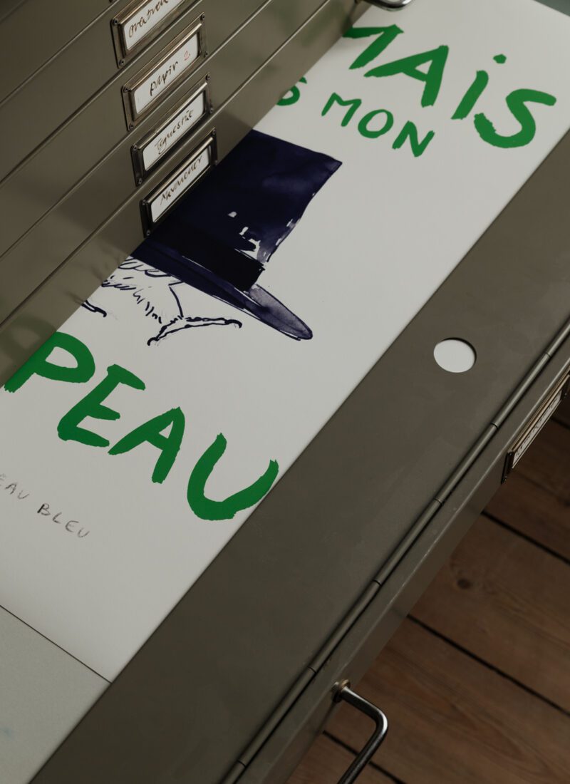 L'Oiseau au Chapeau Bleu